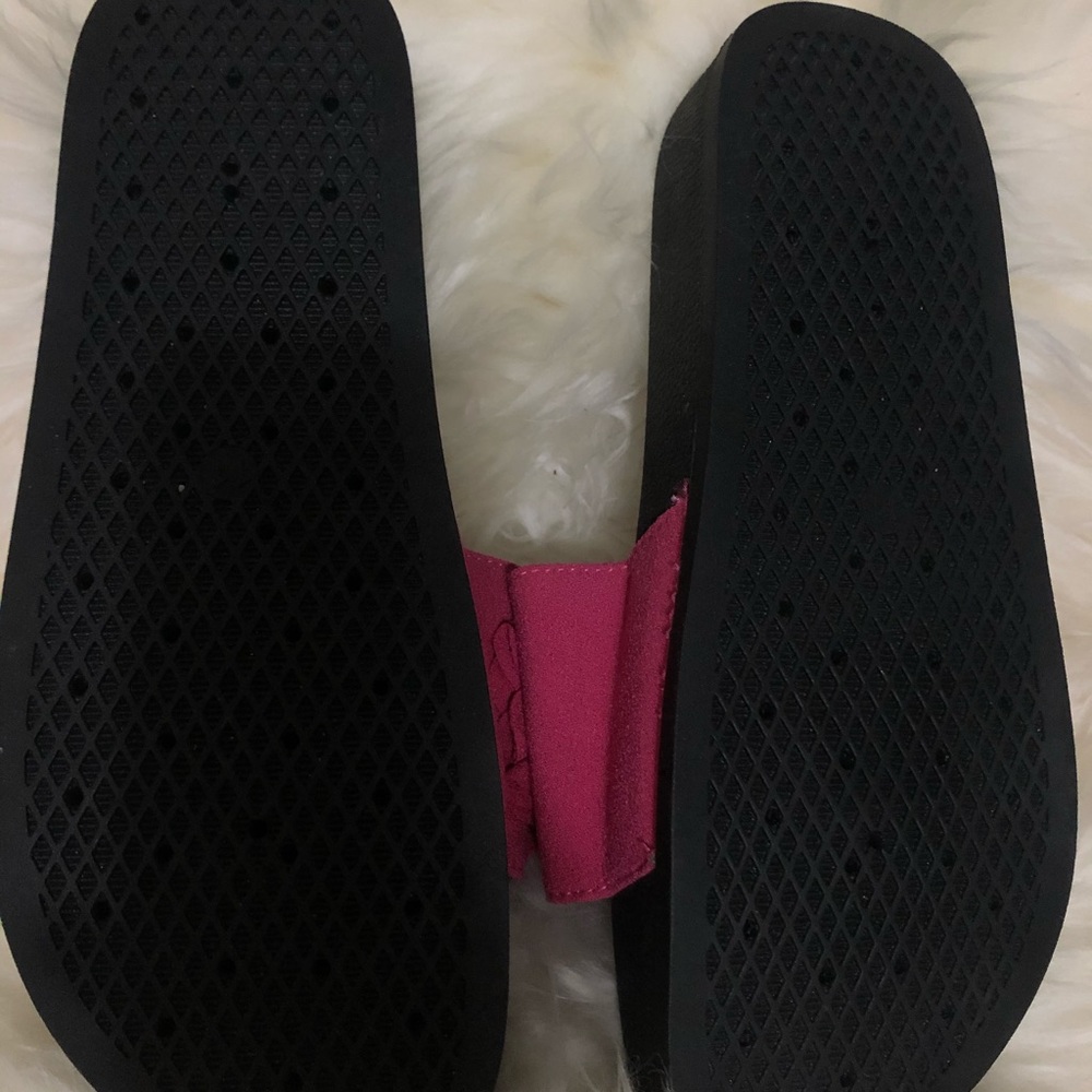 Sandals/slides - Picture 2 of 2